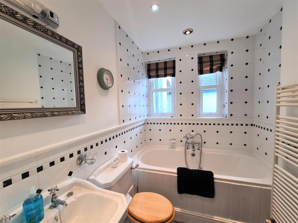Bathroom.jpg
