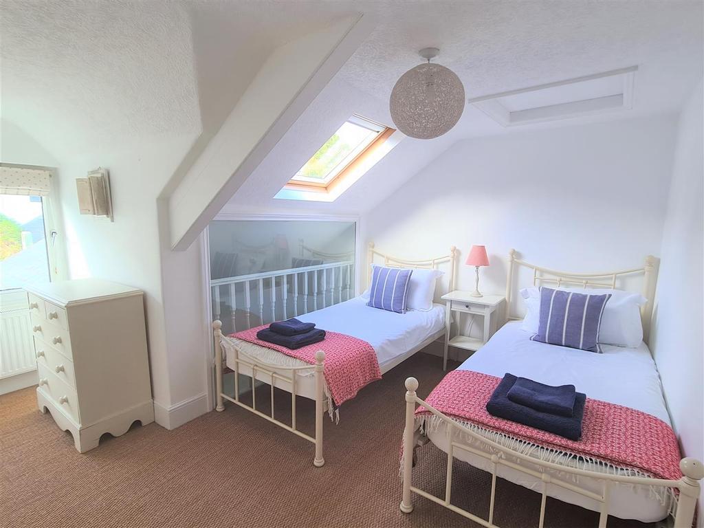 Bed 3.jpg