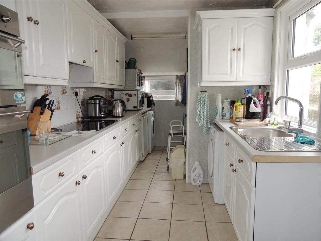 Kitchen: