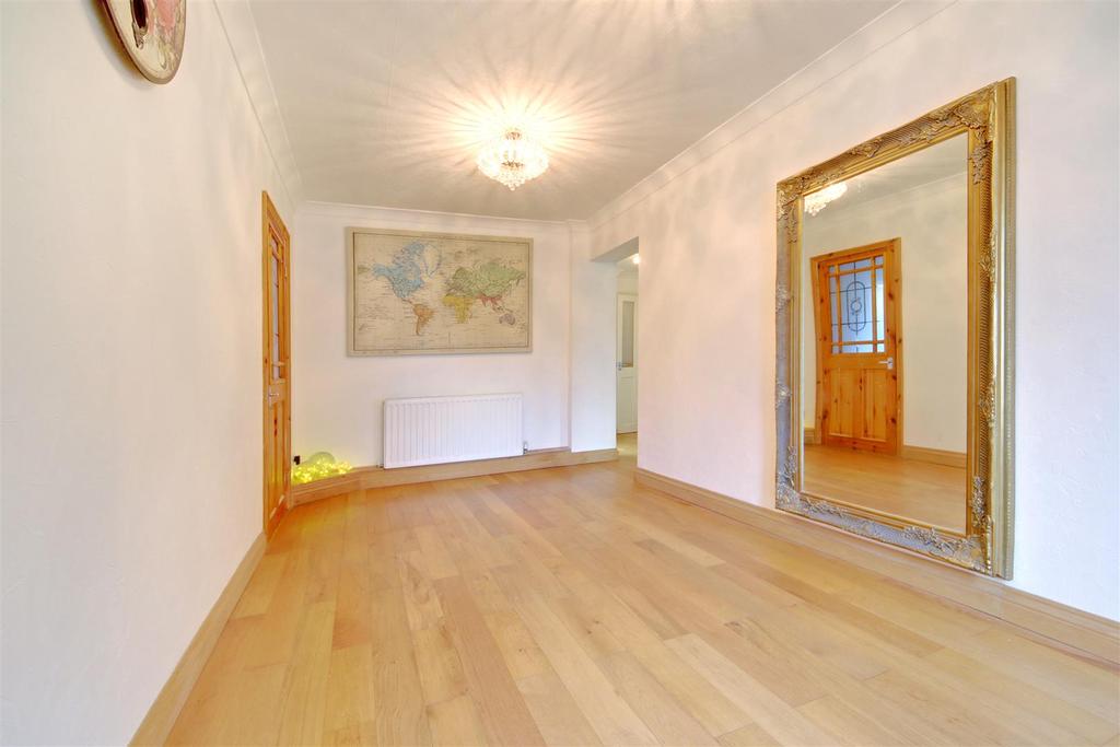 Cherry Tree Avenue, London Colney 3 bed semidetached house £525,000