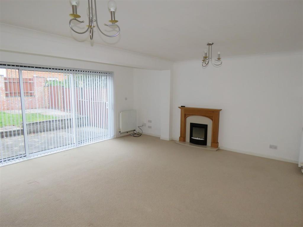 Extended lounge dining room