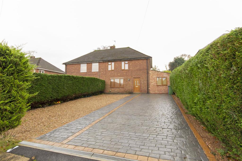 Kirkstone Road, Chesterfield 3 bed semidetached house £179,950