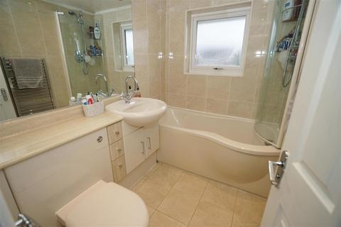 2 Greenwalk, Blackrod, Bolton, BL6 5TL