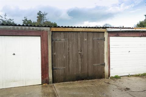 should i buy a freehold house with a leasehold garage