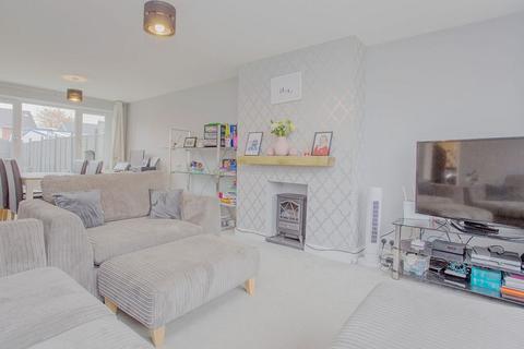 42 Ashridge Walk, Yaxley, Peterborough, PE7 3EU
