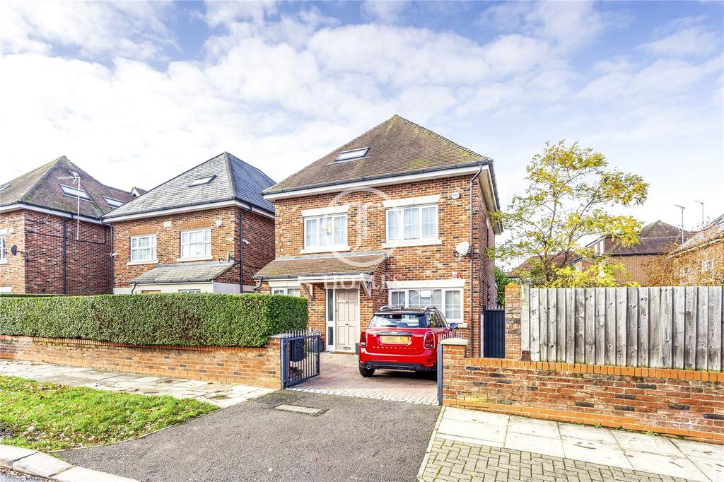 Ashley Lane, London, NW4 5 bed detached house £1,375,000