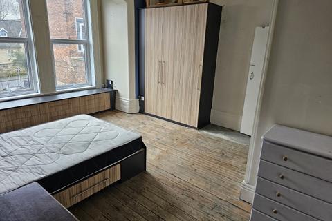 2 bedroom flat to rent, Clarendon Road, University, Leeds LS2 9NZ