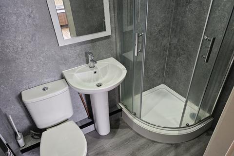 2 bedroom flat to rent, Clarendon Road, University, Leeds LS2 9NZ