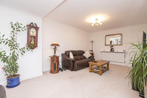 69 Dukes Avenue, Theydon Bois, Epping, CM16 7HQ