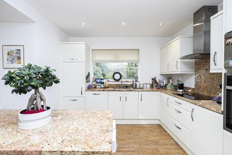 69 Dukes Avenue, Theydon Bois, Epping, CM16 7HQ
