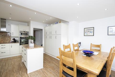 69 Dukes Avenue, Theydon Bois, Epping, CM16 7HQ