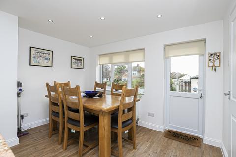 69 Dukes Avenue, Theydon Bois, Epping, CM16 7HQ