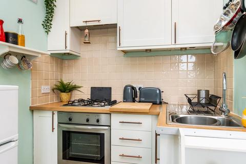 282/6 Easter Road, Edinburgh, EH6 8JU