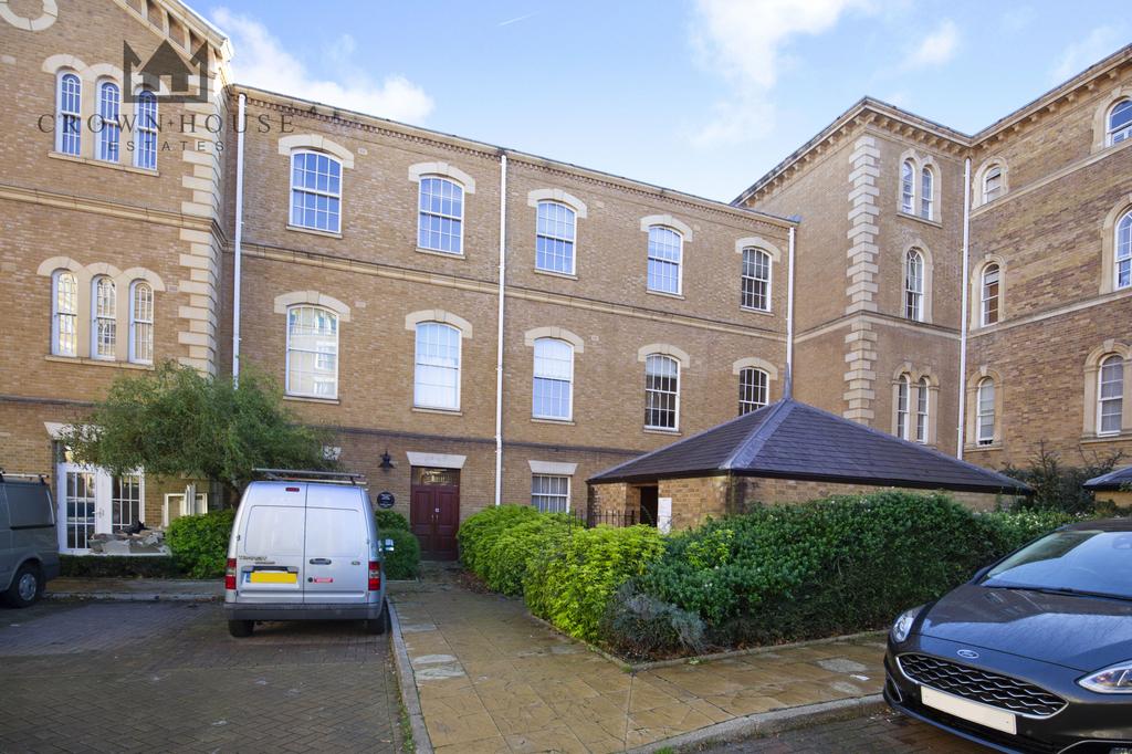 Princess Park Manor East Wing, Royal Drive, London, N11 2 bed flat for
