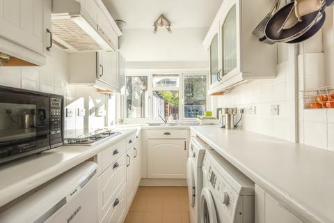 6 Loop Road, Woking, GU22 9BQ