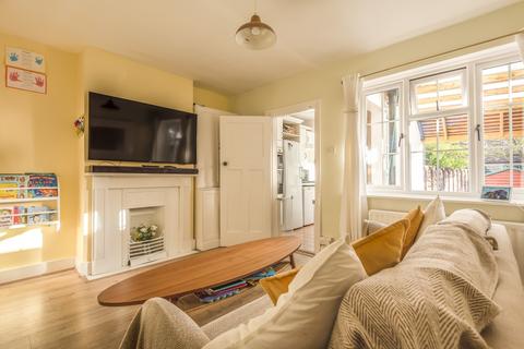 6 Loop Road, Woking, GU22 9BQ