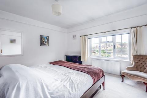 6 Loop Road, Woking, GU22 9BQ