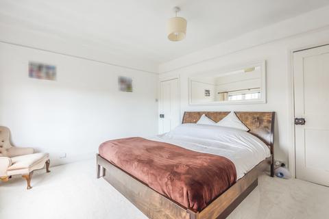 6 Loop Road, Woking, GU22 9BQ