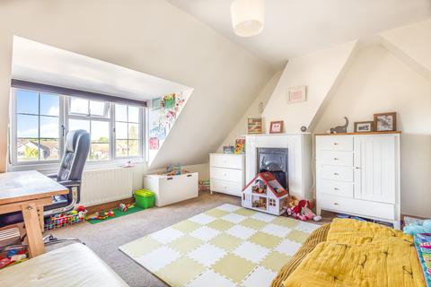 6 Loop Road, Woking, GU22 9BQ
