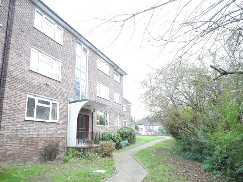 Park Road, EN4 2 bed flat £1,350 pcm (£312 pw)