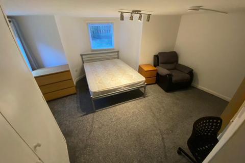 Studio to rent, Beechwood Grove, Burley, LEEDS, LS4 2LT