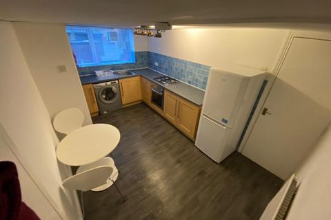 Studio to rent, Beechwood Grove, Burley, LEEDS, LS4 2LT