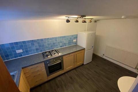 Studio to rent, Beechwood Grove, Burley, LEEDS, LS4 2LT