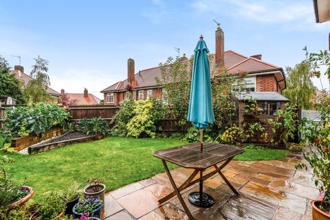 12 Tilehurst Road, London, SW18 3ET