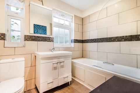 12 Tilehurst Road, London, SW18 3ET