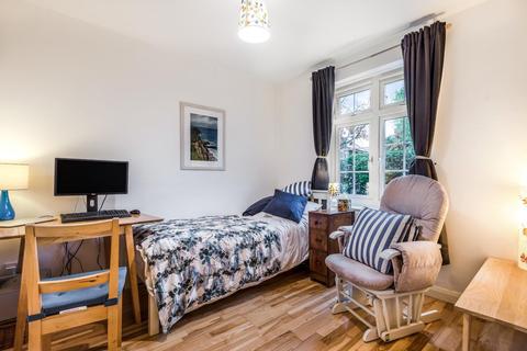 12 Tilehurst Road, London, SW18 3ET