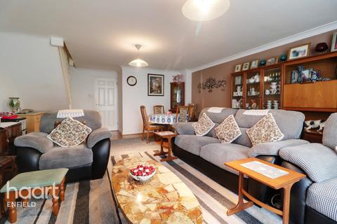 19 Barrass Close, Enfield, EN3 6WP