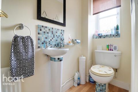 19 Barrass Close, Enfield, EN3 6WP