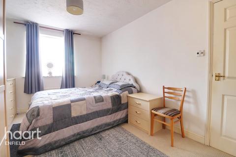 19 Barrass Close, Enfield, EN3 6WP