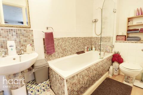 19 Barrass Close, Enfield, EN3 6WP