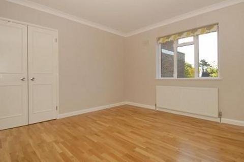 2 bedroom apartment to rent, Queens Court,  Richmond Hill,  TW10