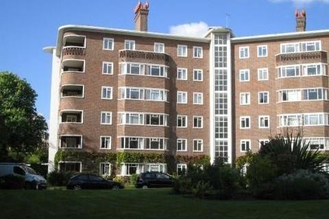 2 bedroom apartment to rent, Queens Court,  Richmond Hill,  TW10