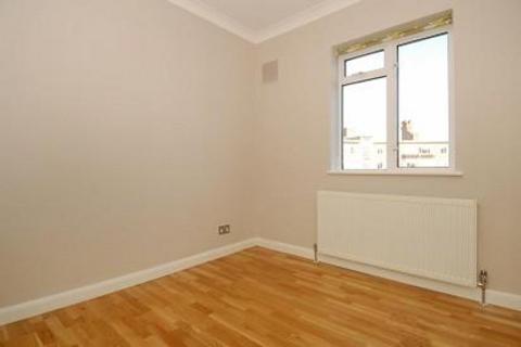 2 bedroom apartment to rent, Queens Court,  Richmond Hill,  TW10