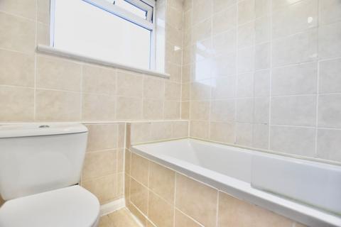 2 bedroom flat to rent, Vicarage Road, Leyton, E10