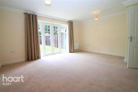 3 bedroom semi-detached house to rent, St Johns Road, Hampshire