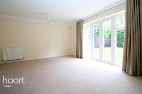 3 bedroom semi-detached house to rent, St Johns Road, Hampshire