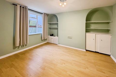 1 bedroom flat to rent, Albert Place, Pittville, Cheltenham, GL52