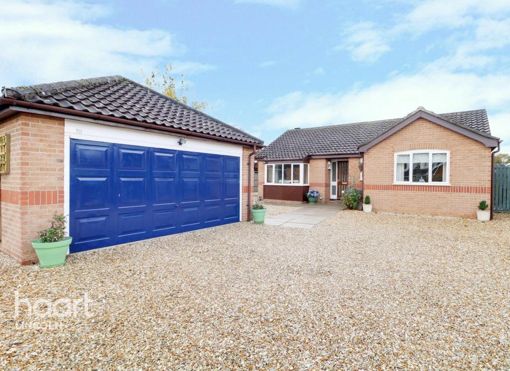 St Edwards Drive, Sudbrooke 3 bed detached bungalow £255,000