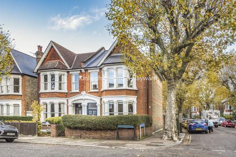 15 Thornsbeach Road, London, SE6 1DY