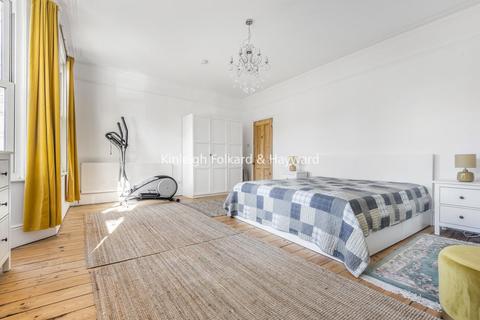 15 Thornsbeach Road, London, SE6 1DY