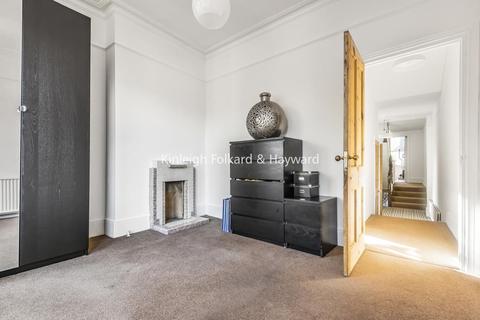 15 Thornsbeach Road, London, SE6 1DY