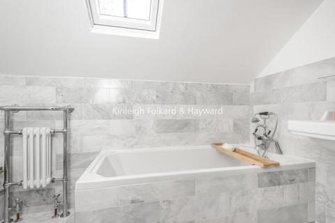 15 Thornsbeach Road, London, SE6 1DY