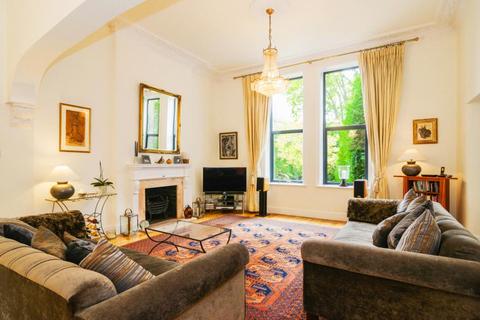 4 The Oaks, Feltham, TW13 5EF