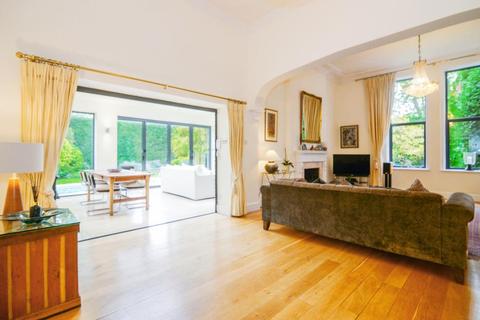 4 The Oaks, Feltham, TW13 5EF