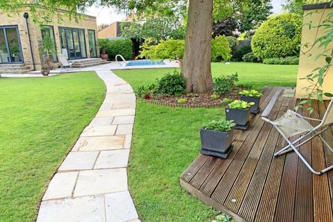 4 The Oaks, Feltham, TW13 5EF