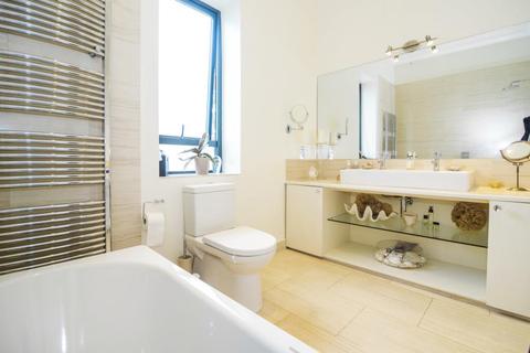 4 The Oaks, Feltham, TW13 5EF